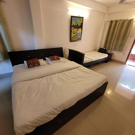 Hilltop Lodge Guwahati Rum bild
