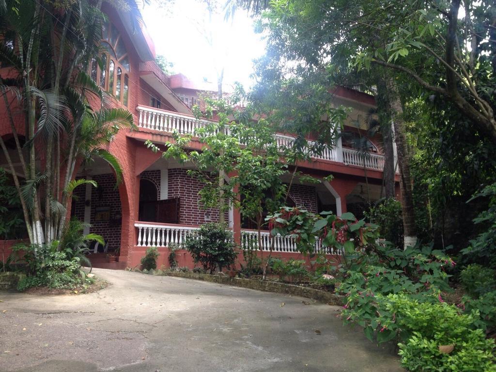 Hilltop Lodge Guwahati Rum bild