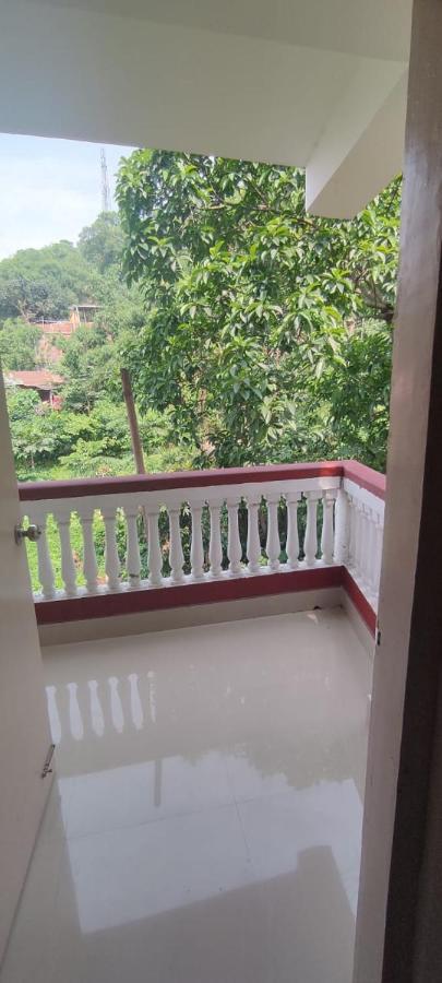 Hilltop Lodge Guwahati Exteriör bild