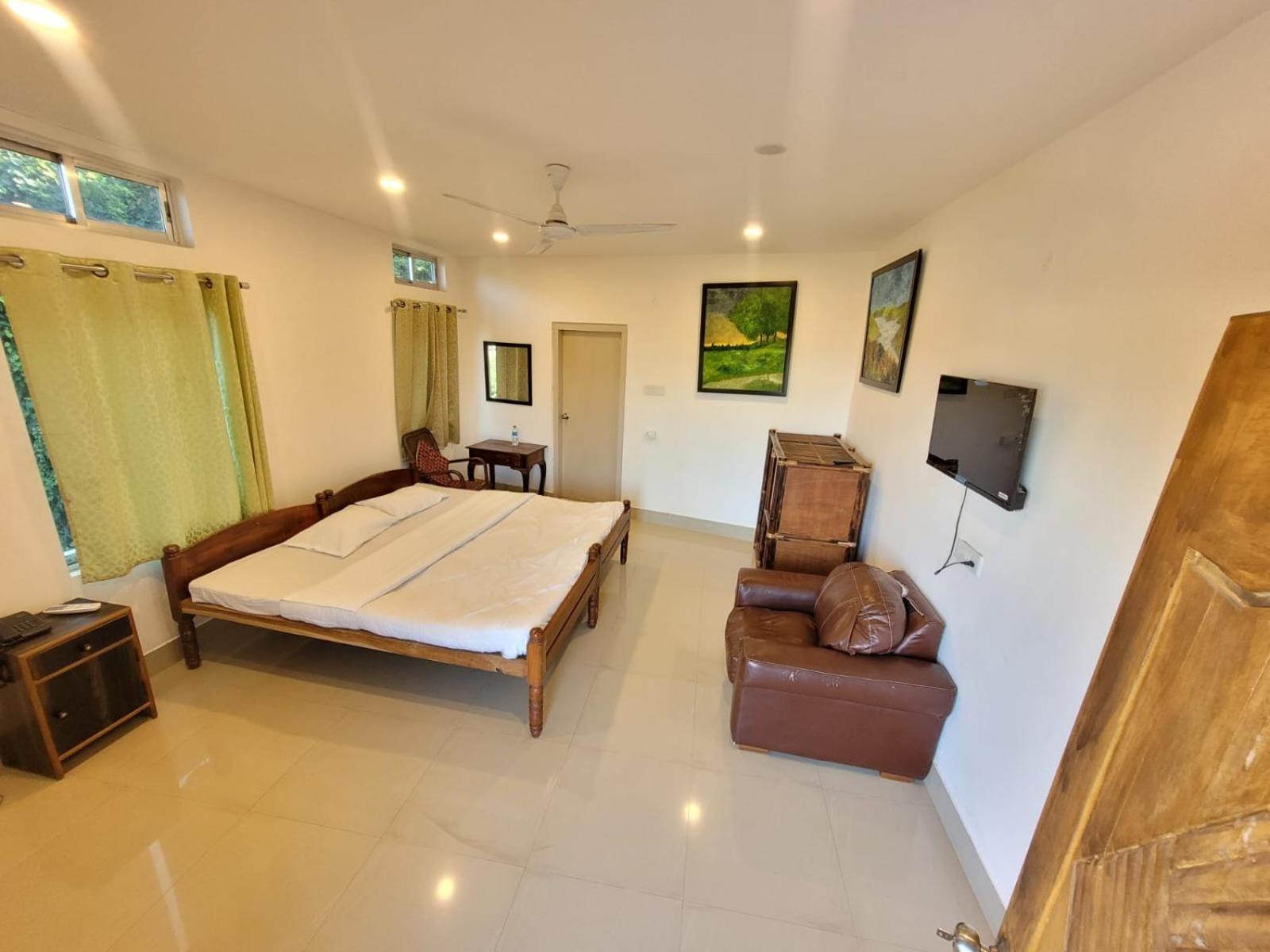 Hilltop Lodge Guwahati Exteriör bild