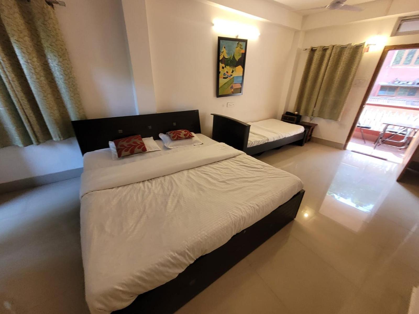 Hilltop Lodge Guwahati Rum bild