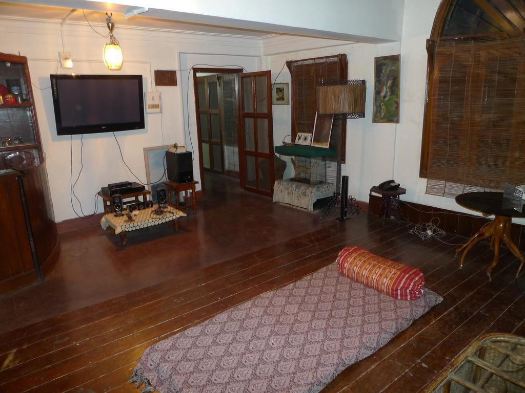 Hilltop Lodge Guwahati Rum bild