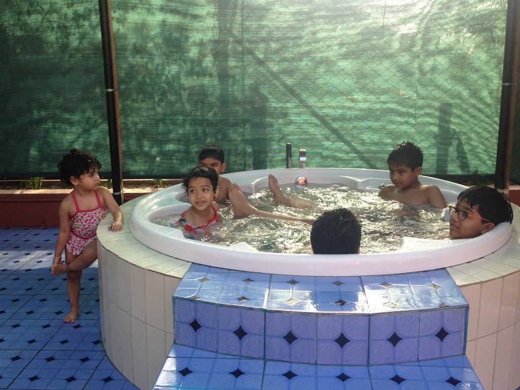 Hilltop Lodge Guwahati Rum bild