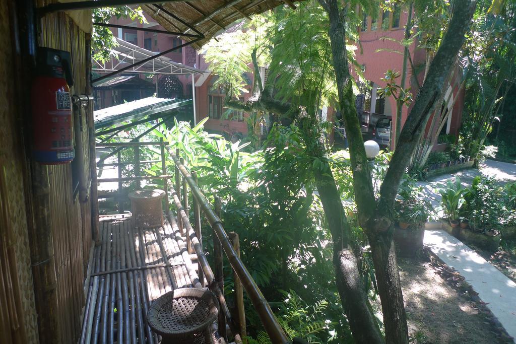 Hilltop Lodge Guwahati Exteriör bild