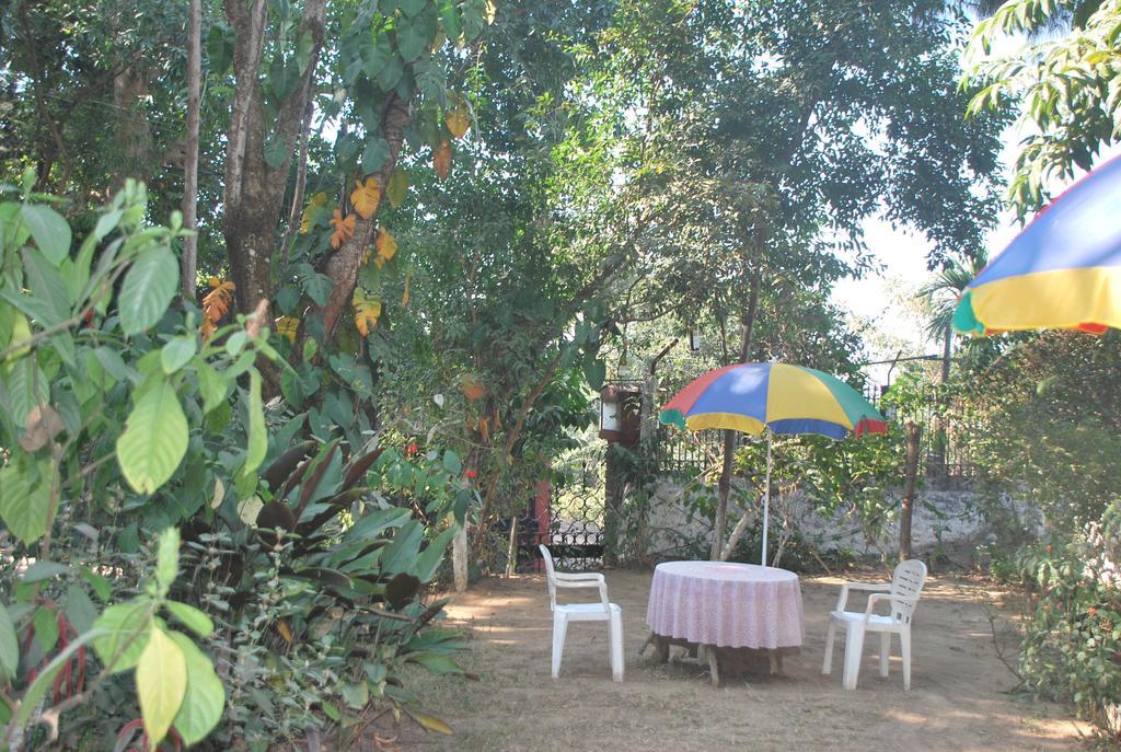 Hilltop Lodge Guwahati Exteriör bild