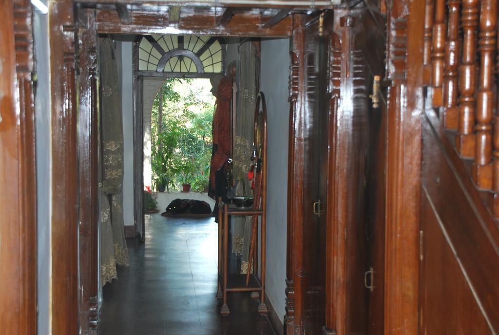 Hilltop Lodge Guwahati Exteriör bild