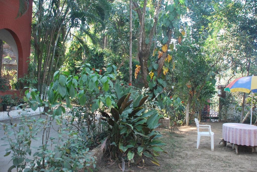 Hilltop Lodge Guwahati Exteriör bild