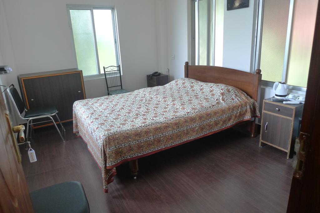 Hilltop Lodge Guwahati Exteriör bild